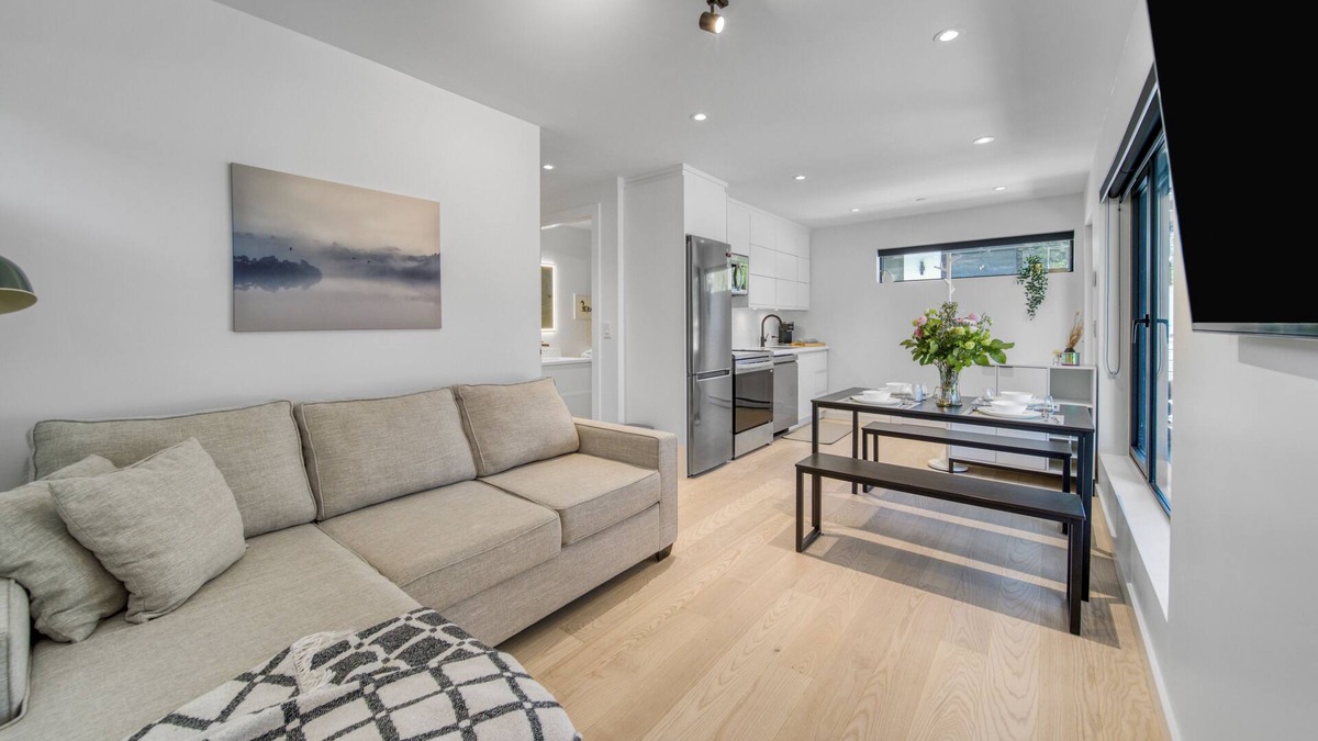 Dunbar House | New Modern Dunbar Laneway Getaway