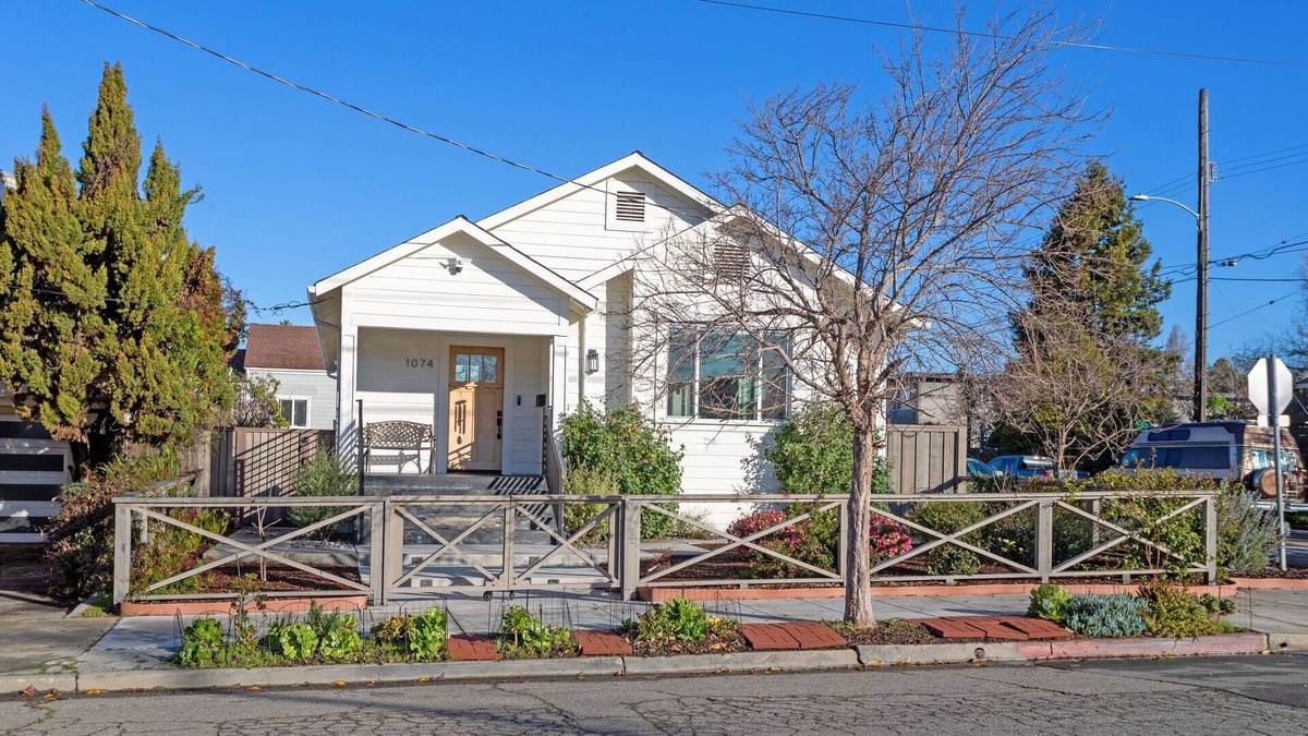 Paradise Park Apartment | New Modern Guesthouse Retreat near Berkeley & SF - King Bed, AC, Standing Desk