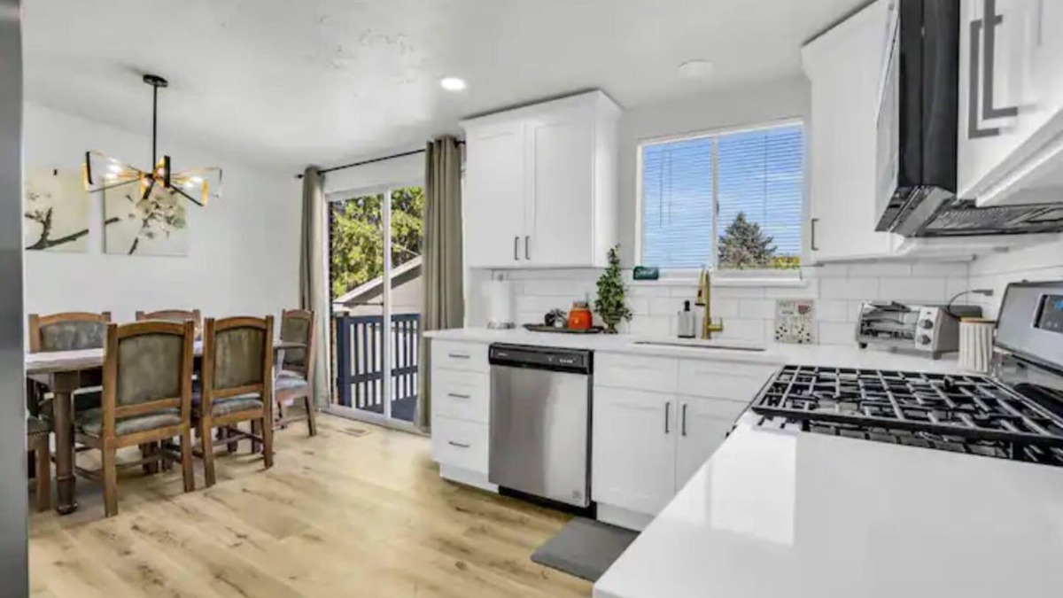 West Jordan Apartment | New Modern home Salt Lake City | West Jordan