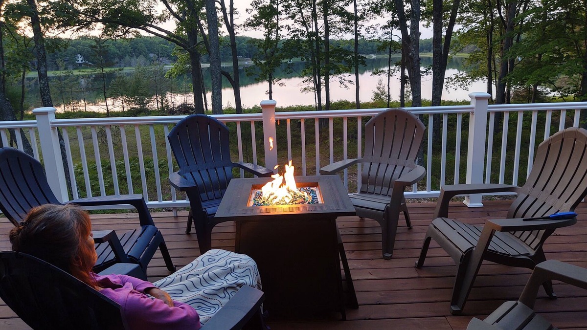 Free Soil House | New & Modern Lakefront Home-Peaceful Haven