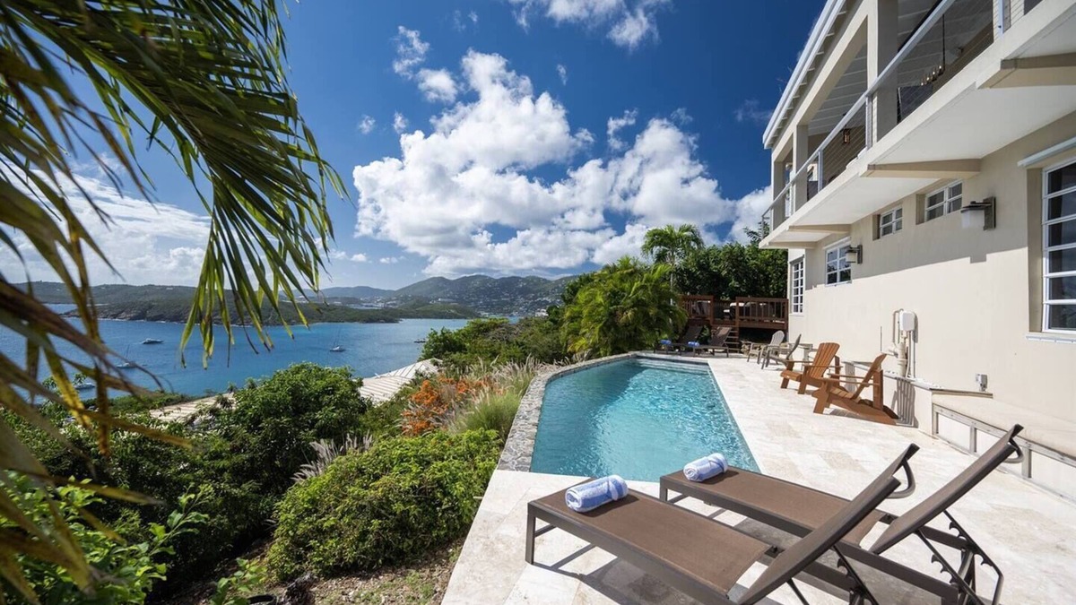 Estate Bakkero Villa | NEW Modern Luxury w/Pool Near Nightlife