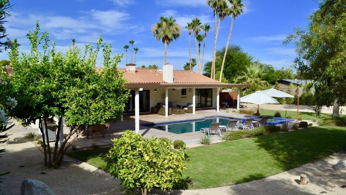 Magnesia Falls Cove House | New Modern Remodel! - Ranch Style Villa with Mountain Vistas