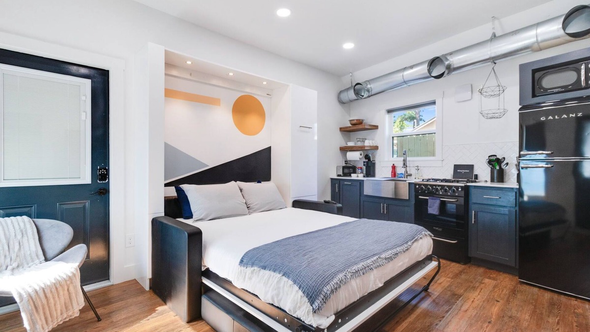 Freetown - Port Rico Apartment | NEW Modern studio with Murphy bed & free parking!