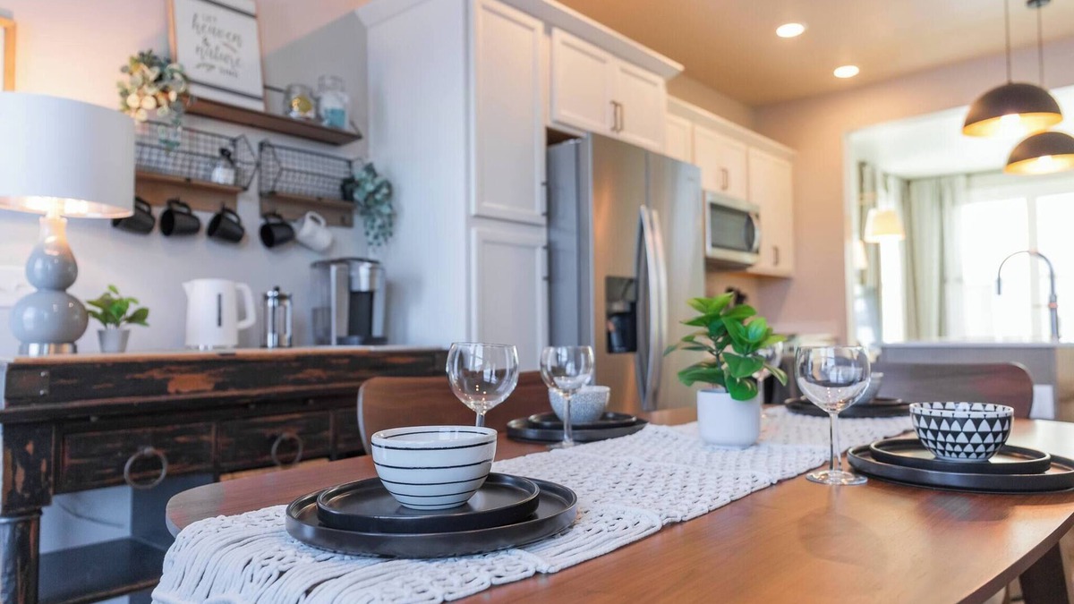 Billings House | New modern Townhome with Hot Tub