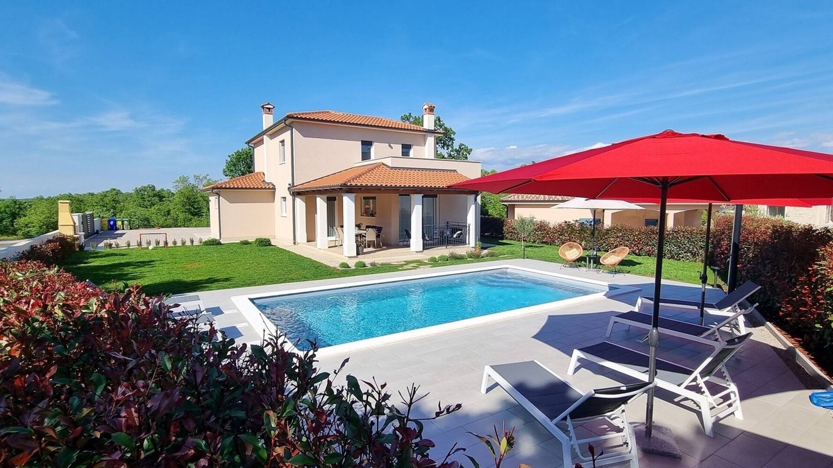 Rovinjsko Selo Villa | New modern villa with private pool 7 km from the sea.