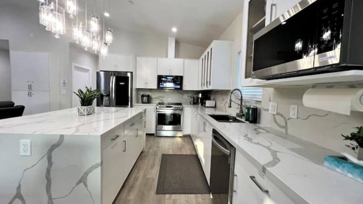 San Bernardino House | New & Modern with Accessibility-Family Friendly
