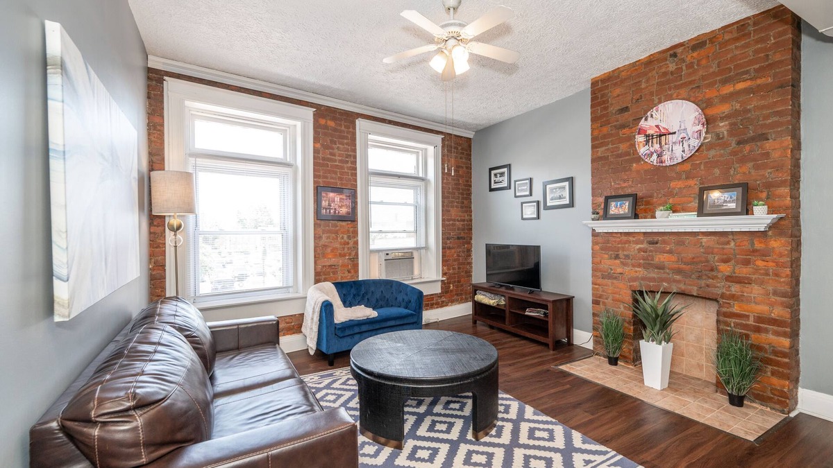 Newport Condo | *New* Monmouth Loft 1 | City Chic 1 BDR