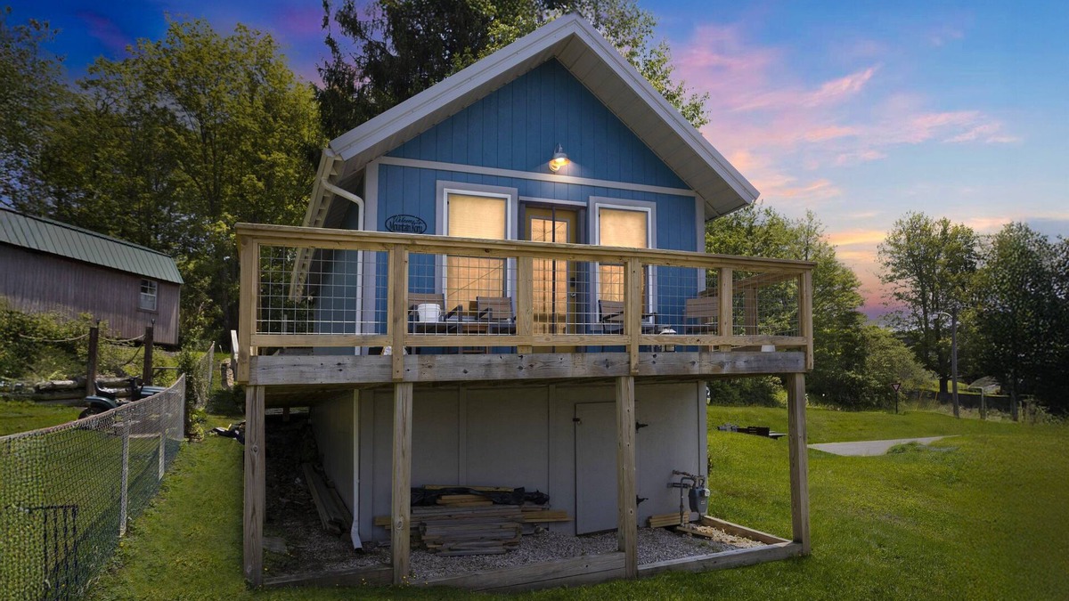 Thomas Cabin | NEW! Mountain Koru Near Trails & Town