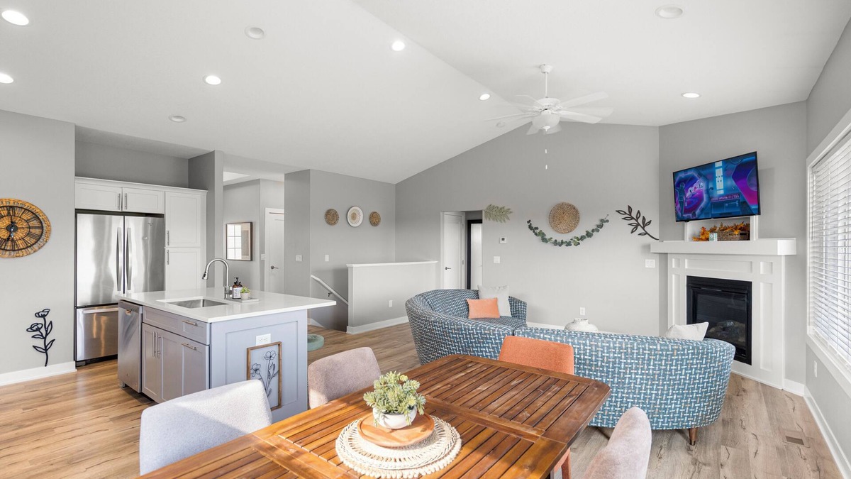 Waukee House | New Neoteric Neighborly Notable Spacious 5-bedroom House w/3 Car Garage & Pool