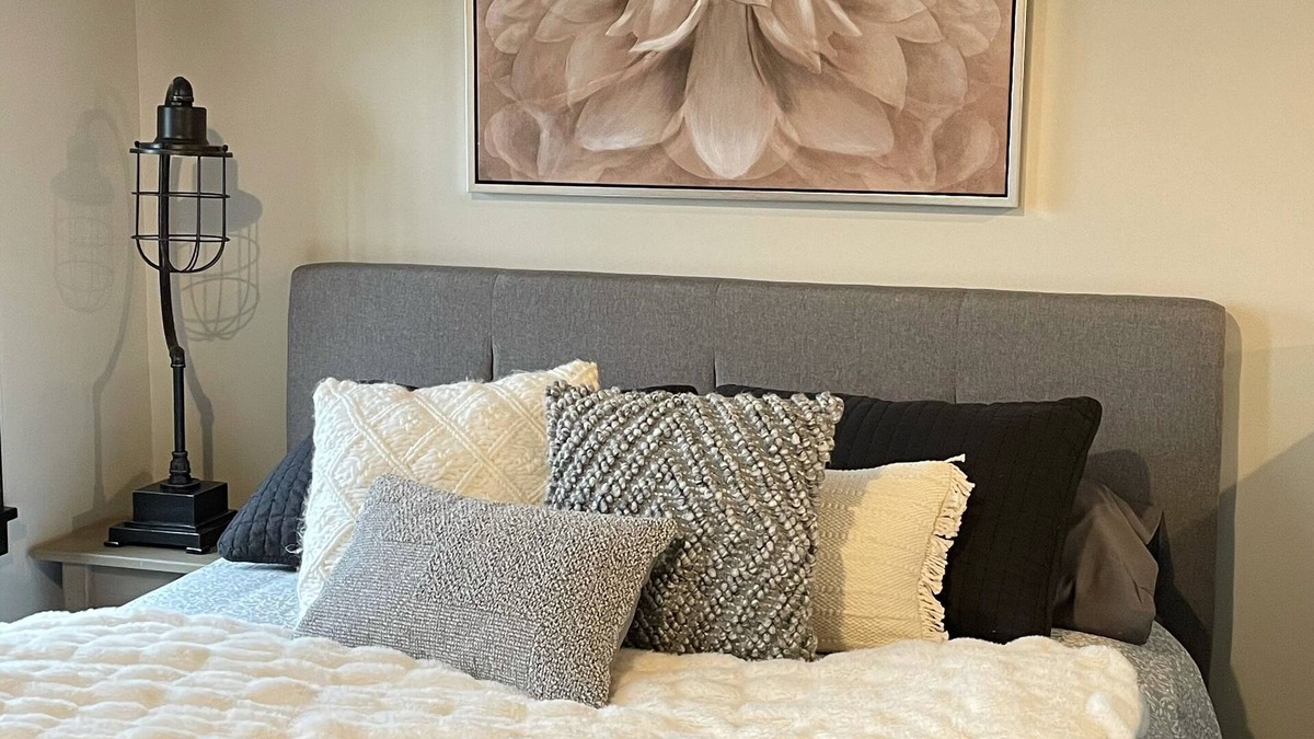 Wabasha Apartment | NEW, NEW, NEW! Wabasha Downtown Studio 113 Pembroke Ave. #103