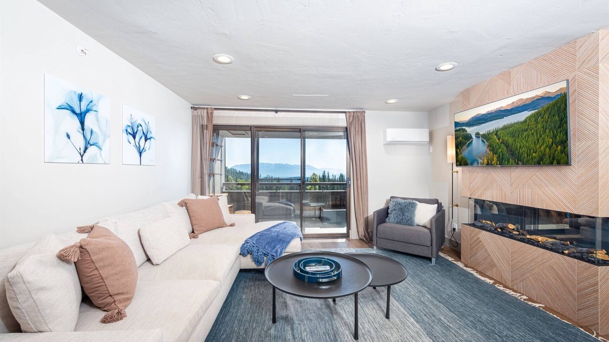 Whitefish House | New! Newley renovated ski-in/ski-out condo with communal hot tub