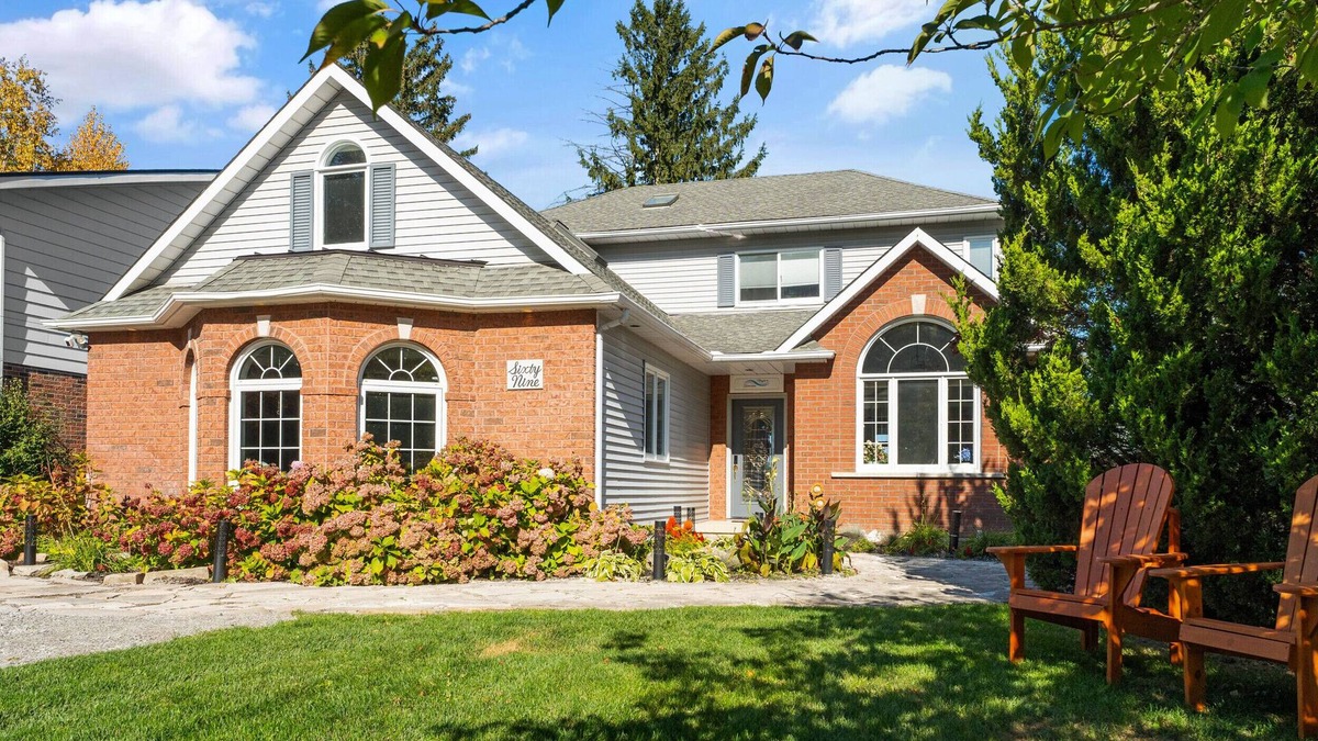 Historic Old Town House | NEW! Niagara Riverview, Backs onto River