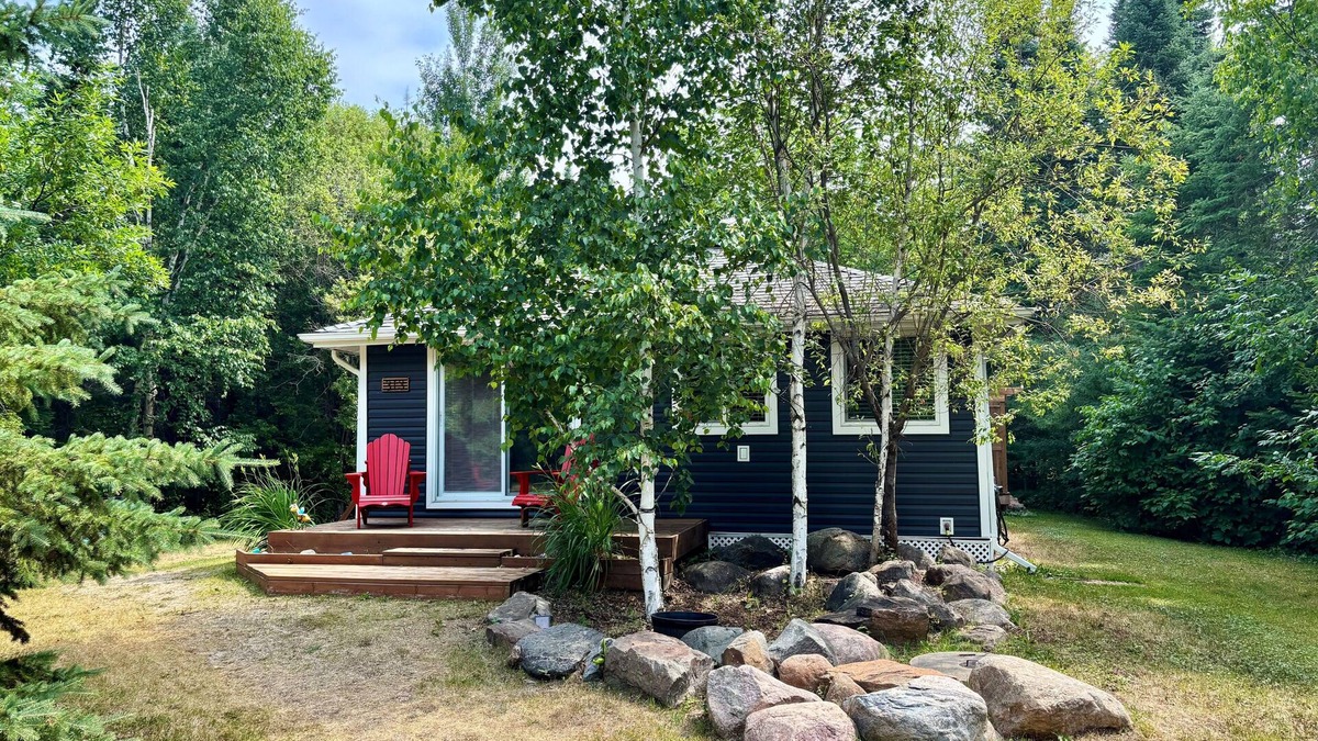 Victoria Beach Cottage | NEW NIRVANA RENTALS LISITING+ Victoria Beach-3 bedroom cottage with a Bunky