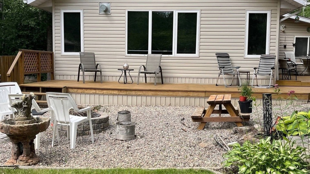 Lester Beach Cabin | NEW NIRVANA RENTALS LISITING*Rent 2 days get 2 days free*Cottage with Hot Tub