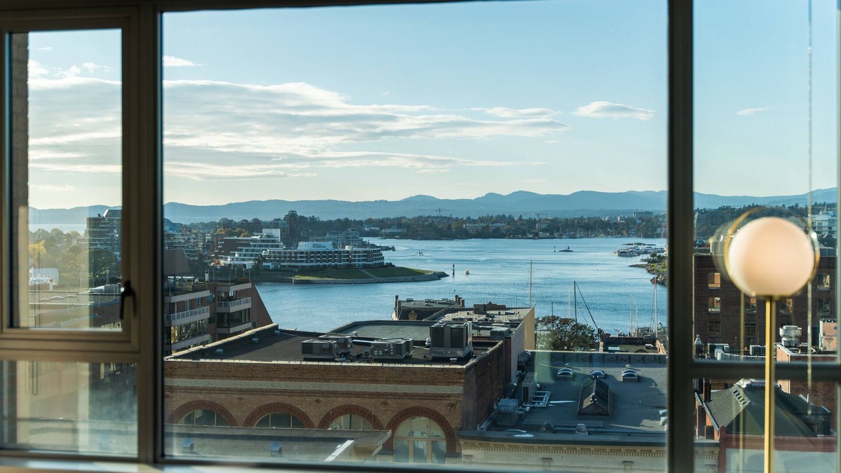 Inner Harbour Condo | New! Ocean and Mountain View King Suite