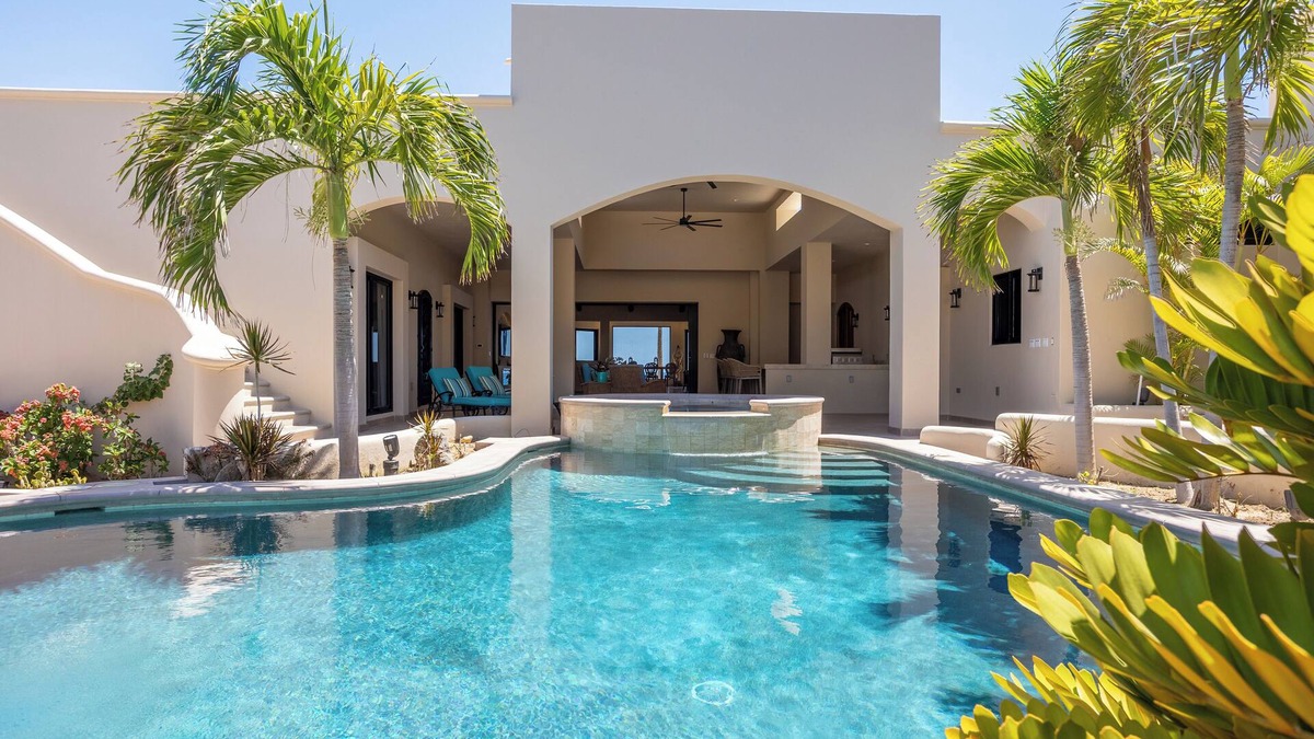 La Ribera House | New Ocean front 4-bdrm villa, Pool, Hot Tub WiFi, AC in beautiful Playa Colorada