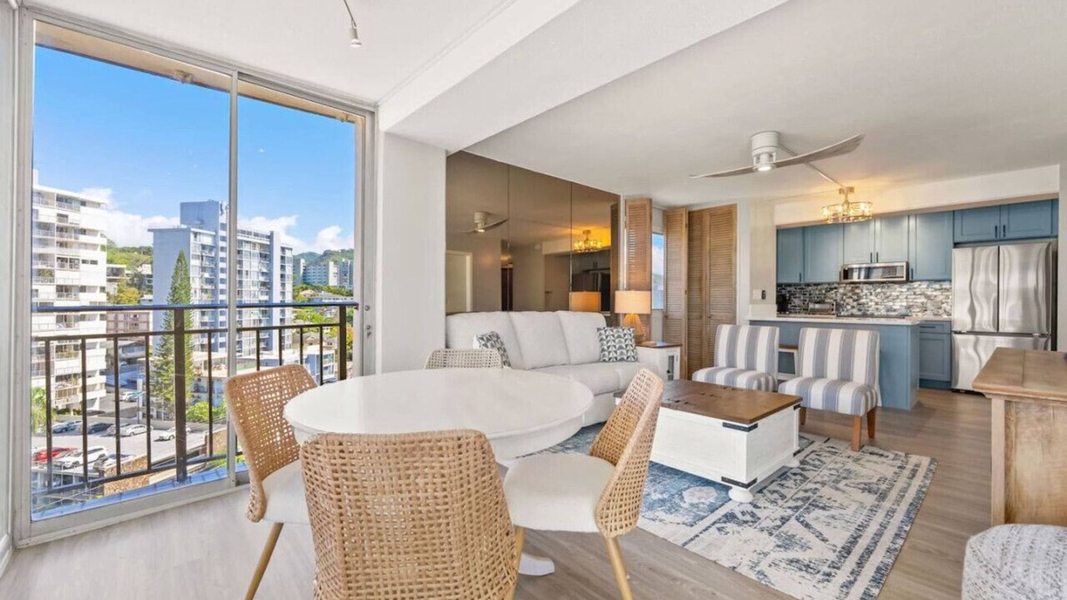 Tantalus Apartment | [New]Ocean + Sunset Views | Parking | Kitchen | WD