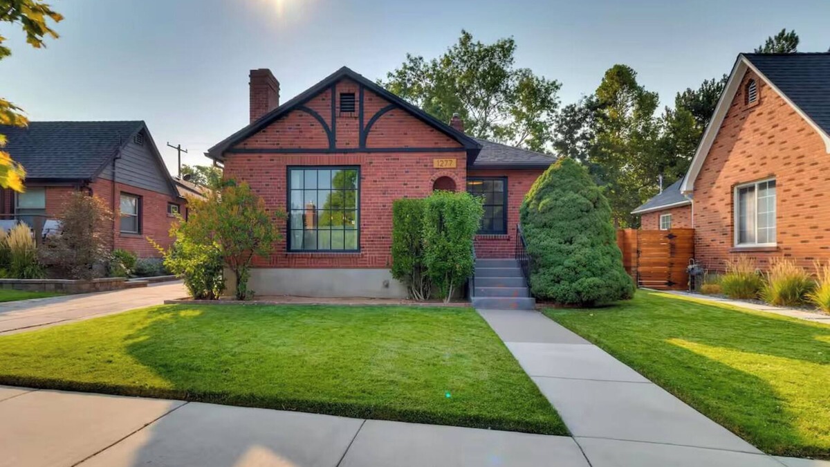 Old Southwest House | NEW Old Southwest Gem, Patio, Grill, Smart TV, 2 Desks + Fitness Equipmentnn