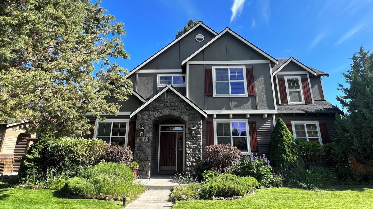 Old Farm District House | New on VRBO! Top-Rated Bend Getaway – Family Fun, Adventure & Comfort!