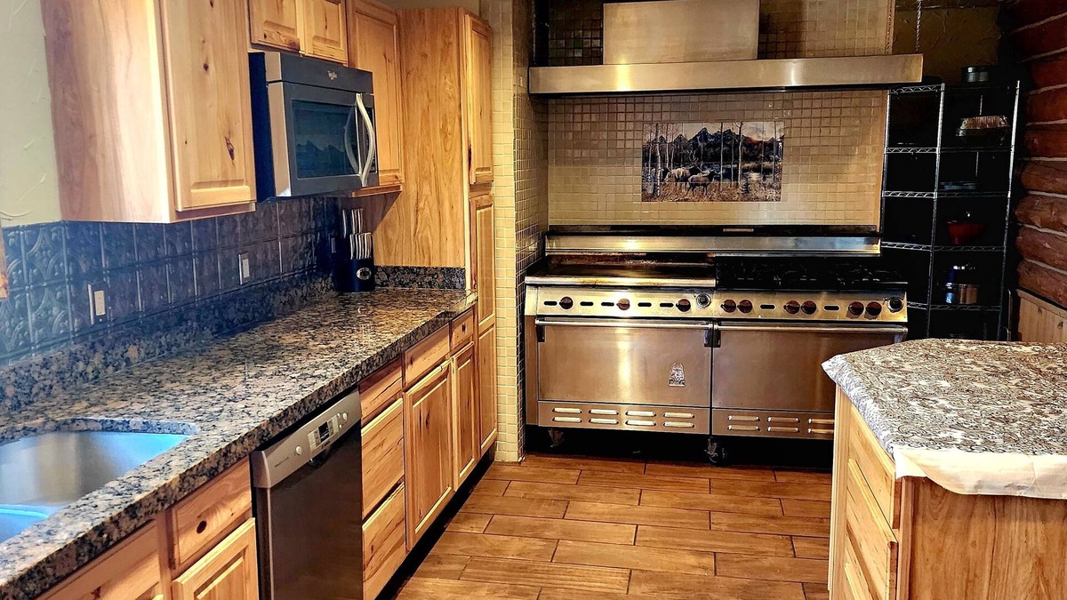 Daniel House | NEW on VRBO! Winter wonderland! GORGEOUS cabin & remote location in Daniel, WY!