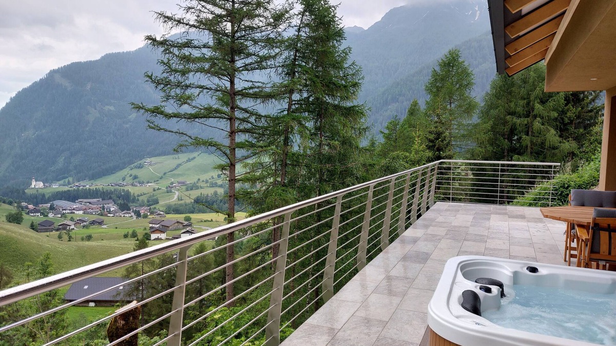 Vandoies Ski Chalet | New opening June 2022 - Chalet tree house with private whirlpool