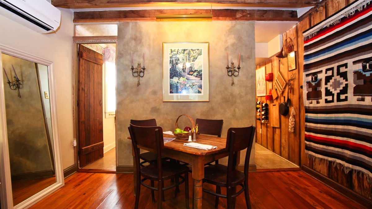 Esplanade Ridge Apartment | New Orleans At It’s Best - THE LAGNIAPPE SUITE - Charming Studio, Great Location
