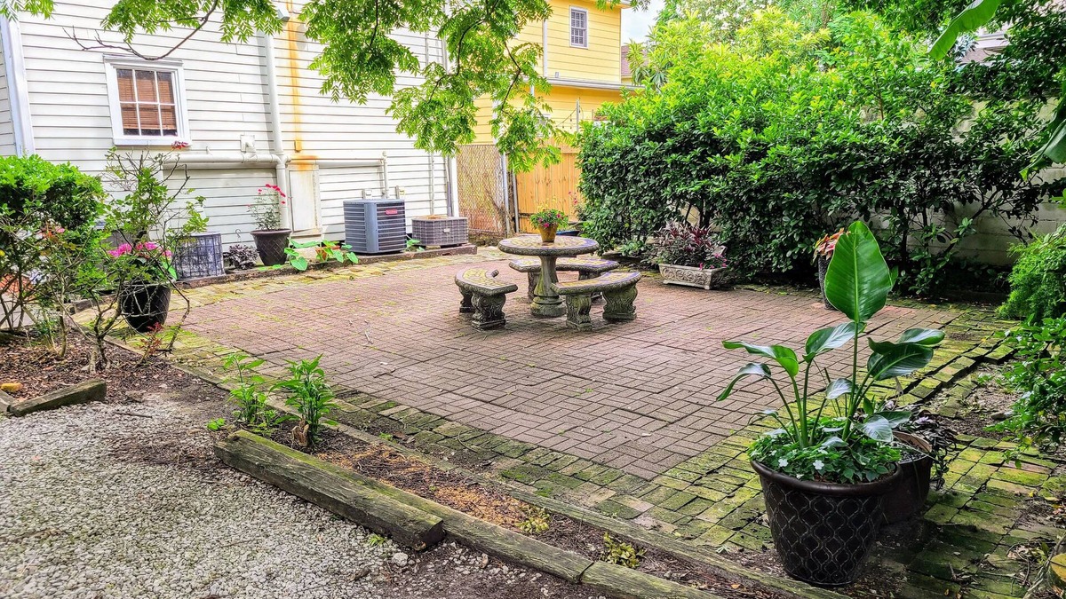 Lower Garden District Condo | New Orleans charm, gated parking!