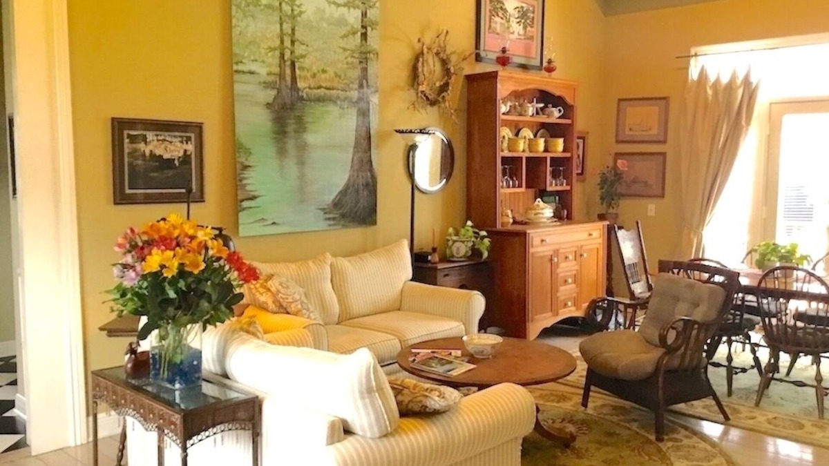 Faubourg Delassize Apartment | New Orleans Living at its Best!n