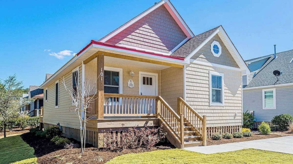 Harbinger House | New Outer Banks Golf Cottage