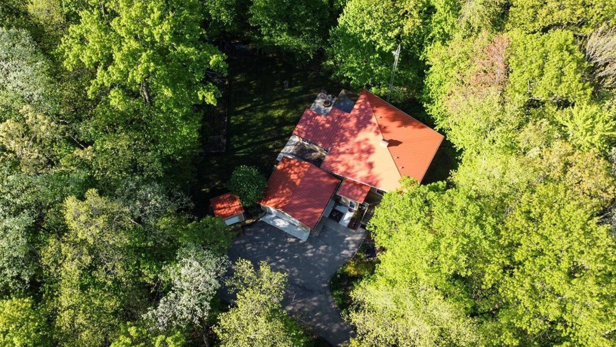 Portage Ski Chalet | NEW OWNR SPECL - Hilltop Oasis w/HotTub+Sauna-Close to Wis Dells & Baraboo!