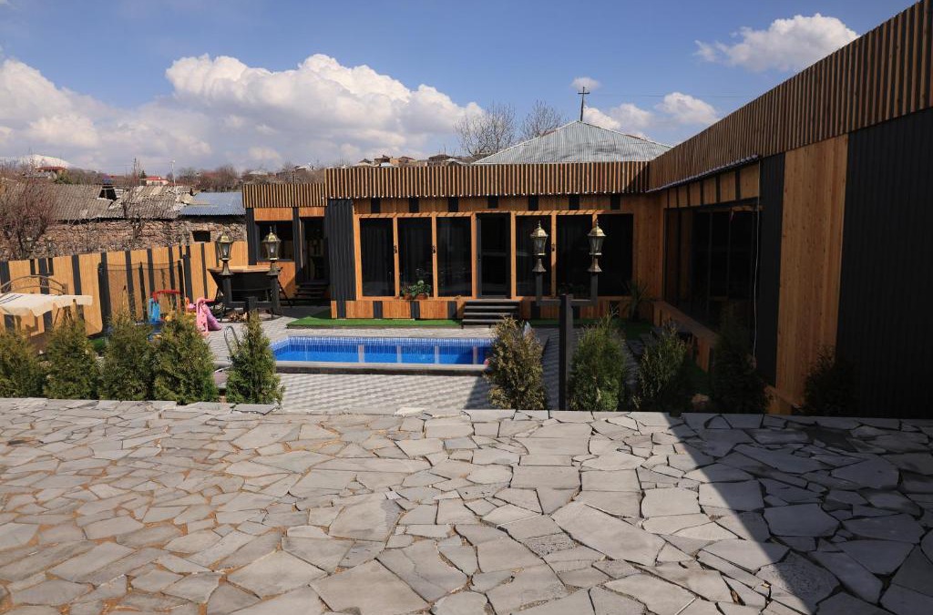 Oshakan House | New Parpi Guest House