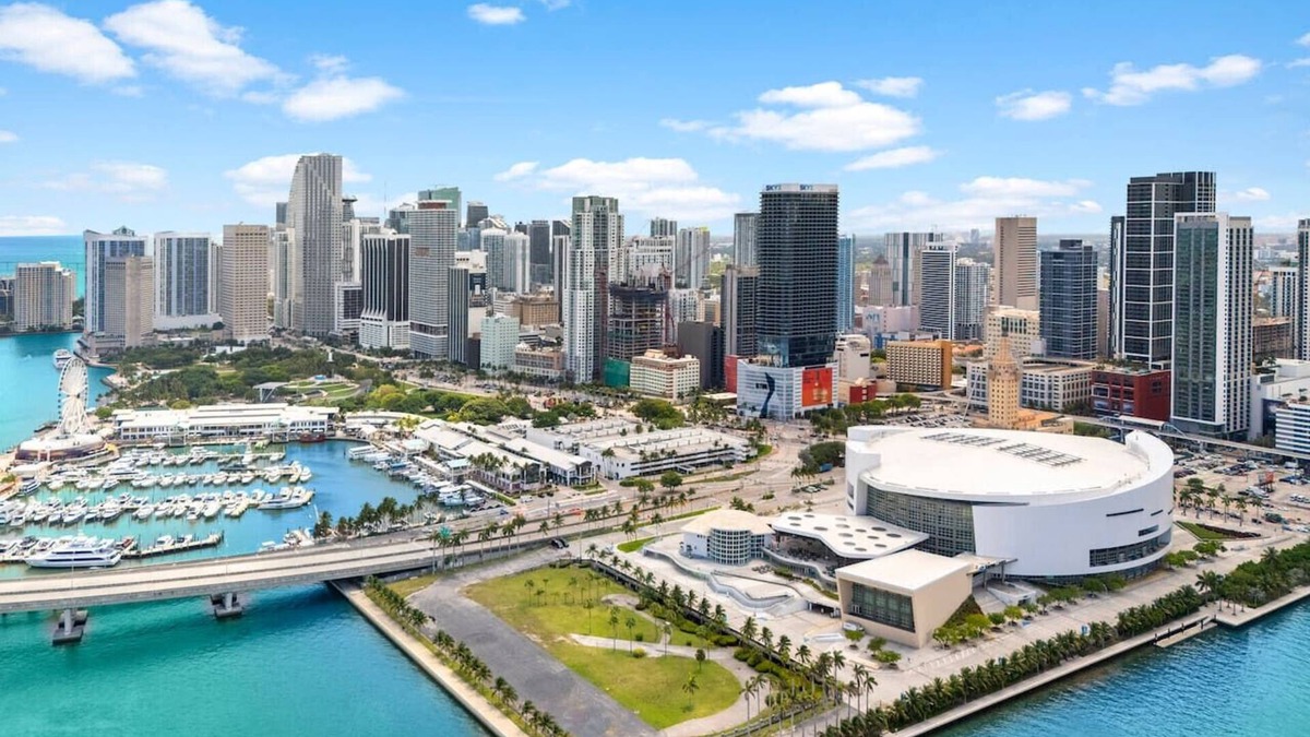 Downtown Miami Apartment | New Penthouse Downtown Heated pool & jacuzzi