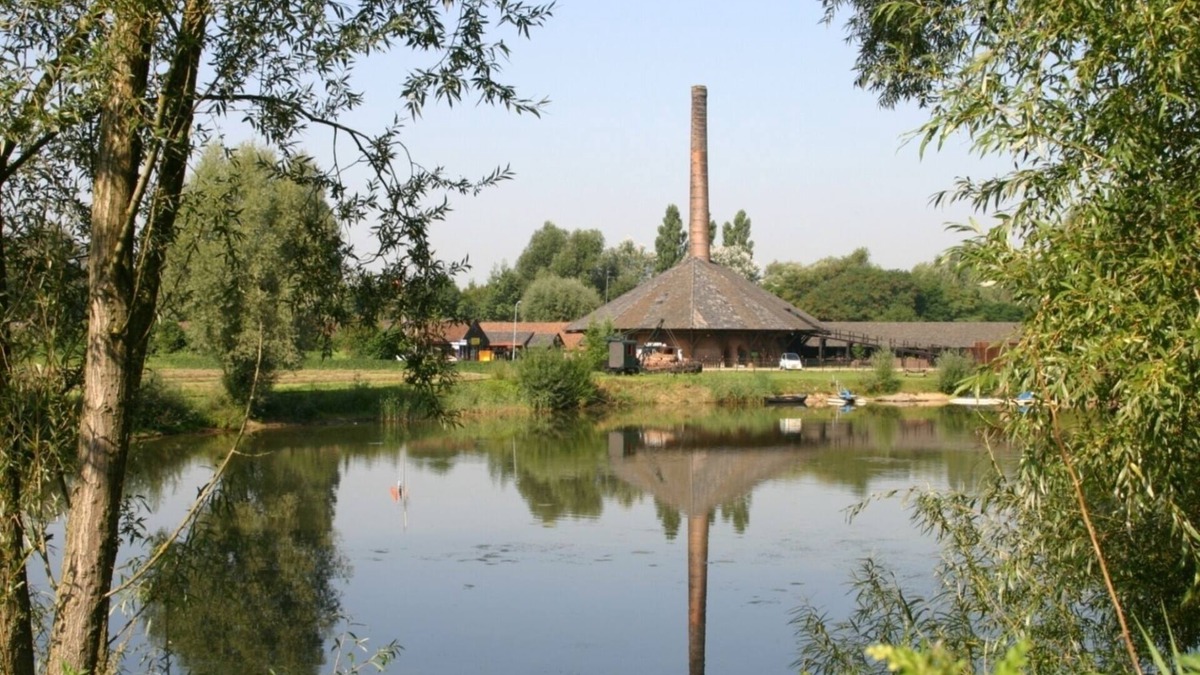 Oud-Zevenaar House | New permanent nature lodges in the form of a brick oven for 4 to 60 guests.