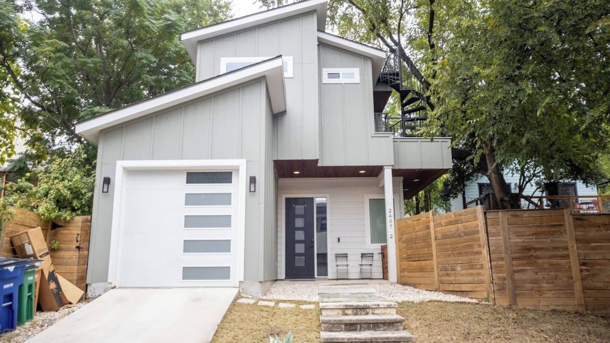Blackshear-Prospect Hill House | *NEW: Pet-Friendly E Austin 2BR | Sauna, Gym, W/D