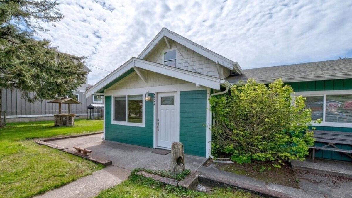 Seaview House | NEW! Pets OK, Fenced Yard, Close to Town (SVBHouse)