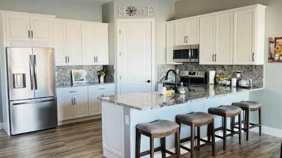 Anthem House | New Phoenix Guesthouse with a Pickleball Court