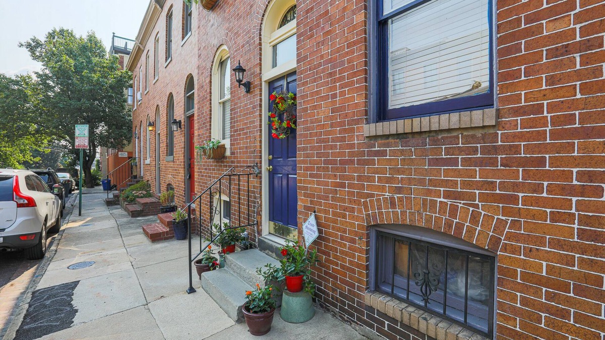Federal Hill House | New Photos! Best Location & Reviews - Bmore Charmed!
