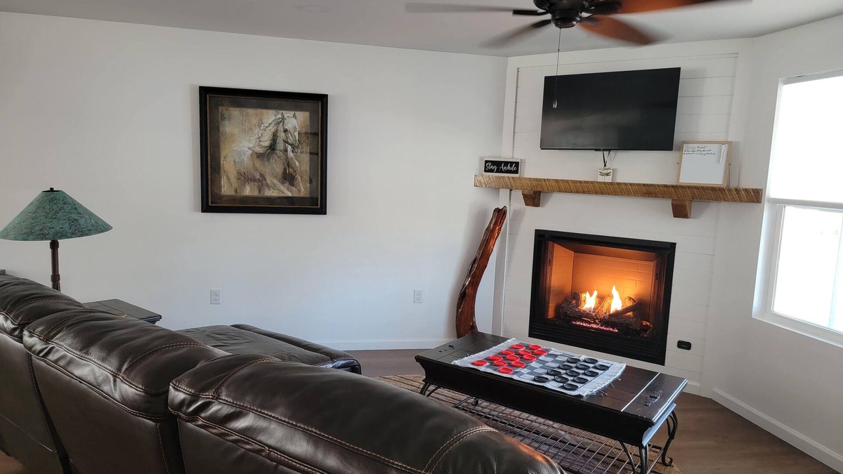 Stewart Cottage | NEW PLACE NEAR TWO BOAT RAMPS KENTUCKY LAKE TENNESSEE RIVER DECK GRILL FIREPLACE