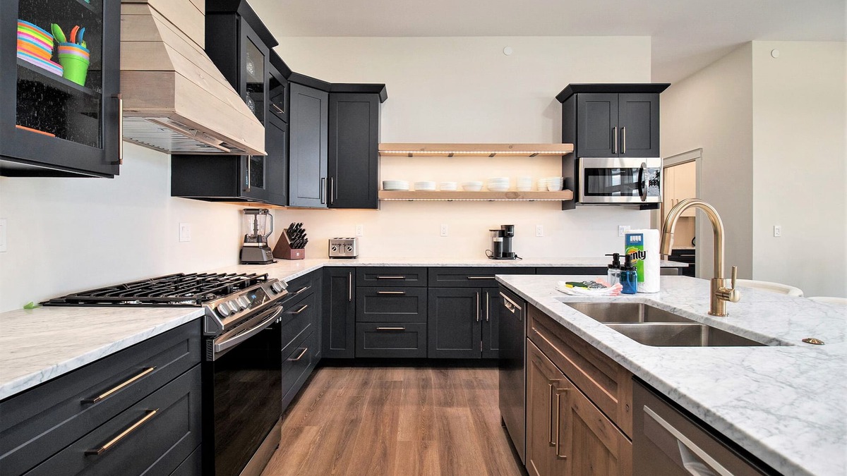 Ludington House | New pool and spa for 2026! Relax & Unwind, Sleeps 18