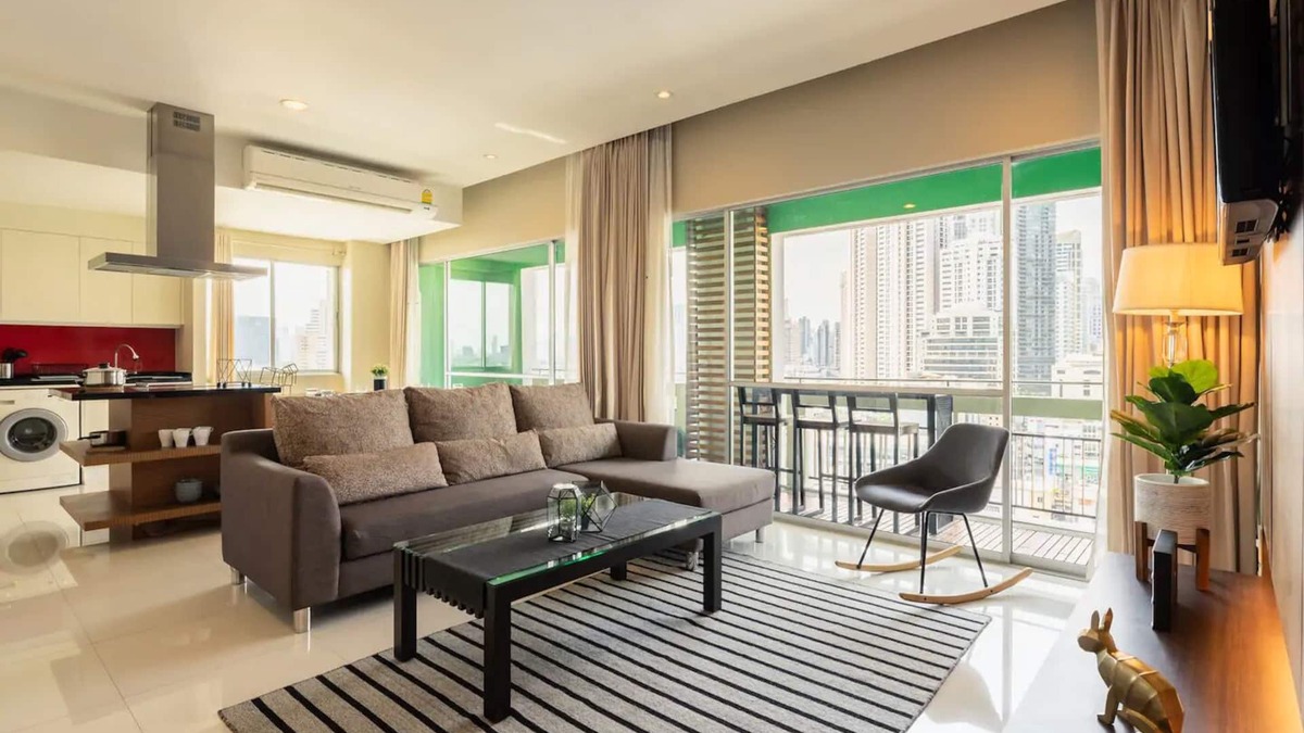 Khlong Toei Apartment | NEW/POOL/Hi-SWifi/DailyClean/SKYVIEW@MRT Sirikit/ETA