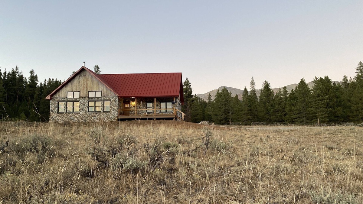 Almont Cabin | New! Premier 3 bedroom cabin in Taylor Park. Base of the Collegiate Mountains.