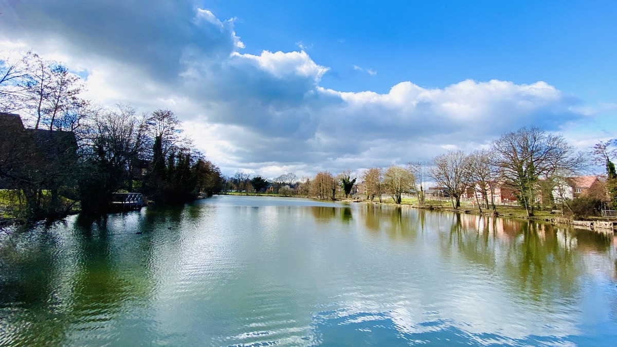 Wokingham Condo | NEW! Premium Flat Lake view, Free parking & Fast Wi-Fi