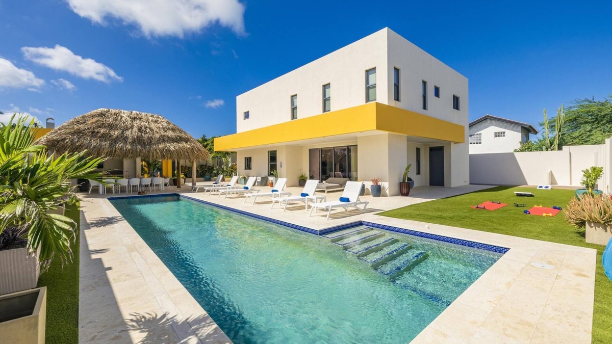 Bubali Villa | NEW! Premium Modern 4BR | Large Pool | Outdoor Kitchen | Amazing Location