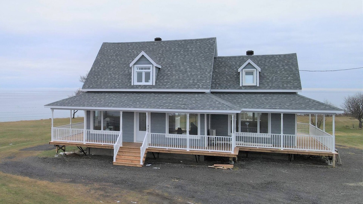 Saint-Godefroi House | * NEW* Private beach and Gaspesian charm in the heart of Baie des Chaleurs