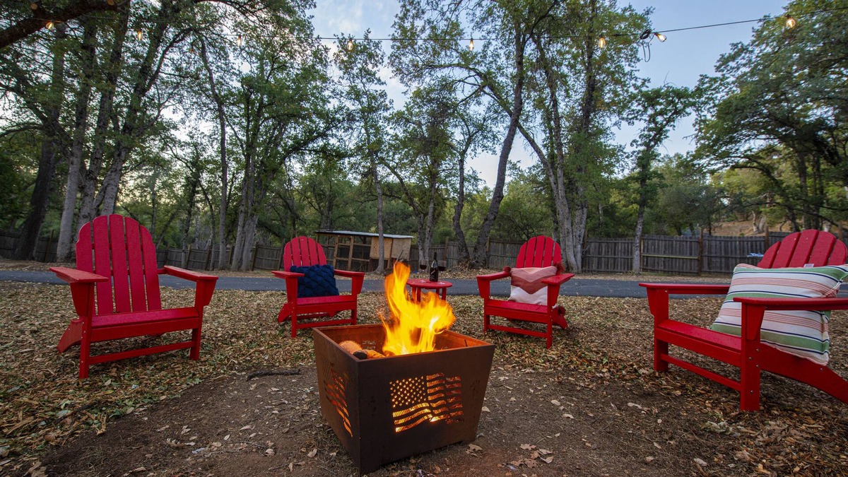 Phoenix Lake-Cedar Ridge House | New Private Getaway King Bed, Expansive Deck,Near Yosemit,Ski, Dodge Ridge,Bear