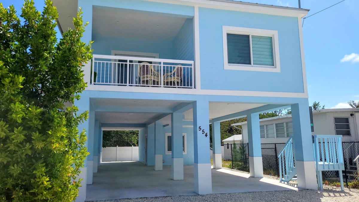 Twin Lakes Villa | New private home w/dedicated workspace. Pet friendly, family-friendly!