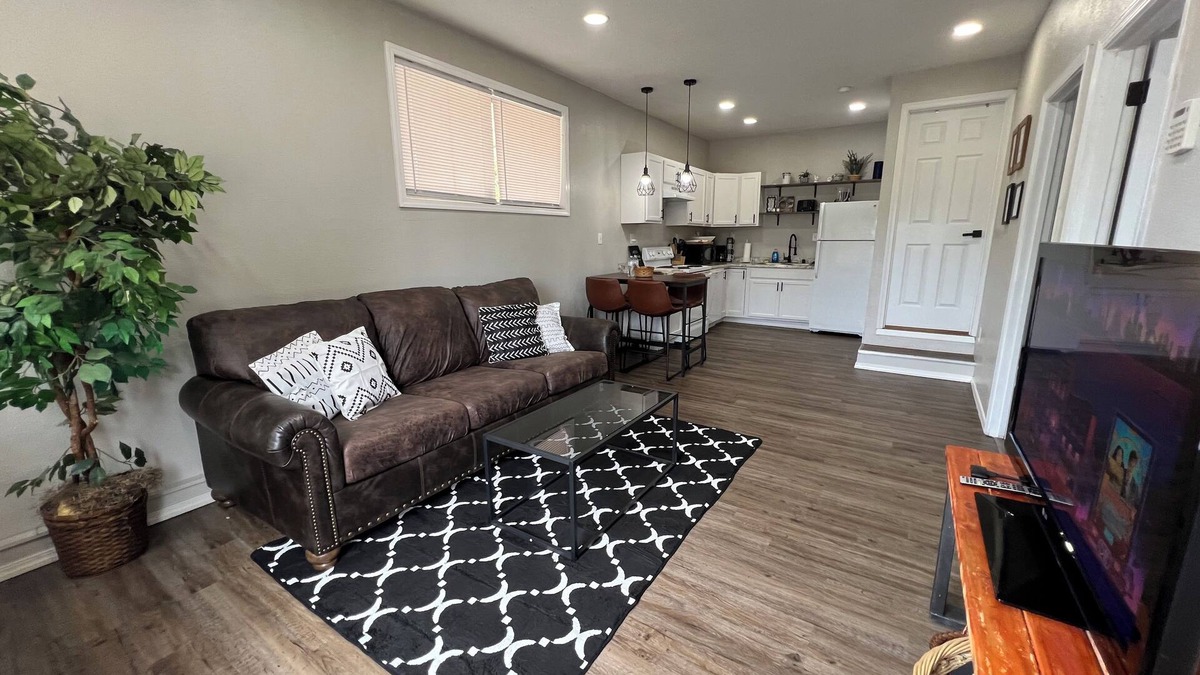 Parkland House | 🔥NEW, PRIVATE, MODERN🔥 2/1 Unit *CLOSE to JBLM*