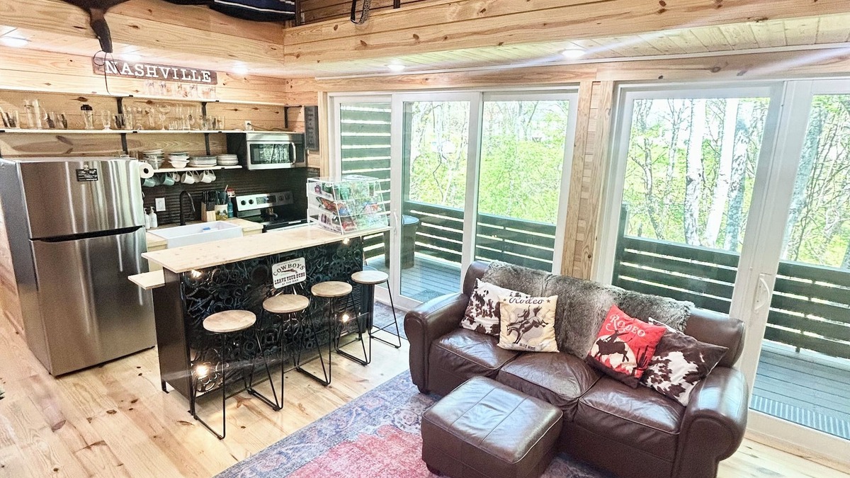 Kedron Cabin | NEW PRIVATE Quiet Cabin in The Woods ~3 KING BEDS, FiRE PIT, 1 ACRE ~HIKING