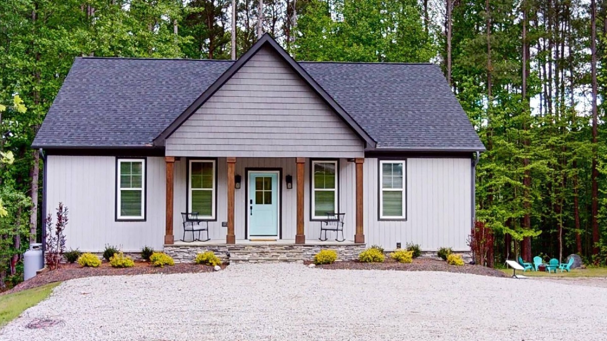 Manson House | New property at Kerr Lake with dock! Family-sized w/game room and large porch!