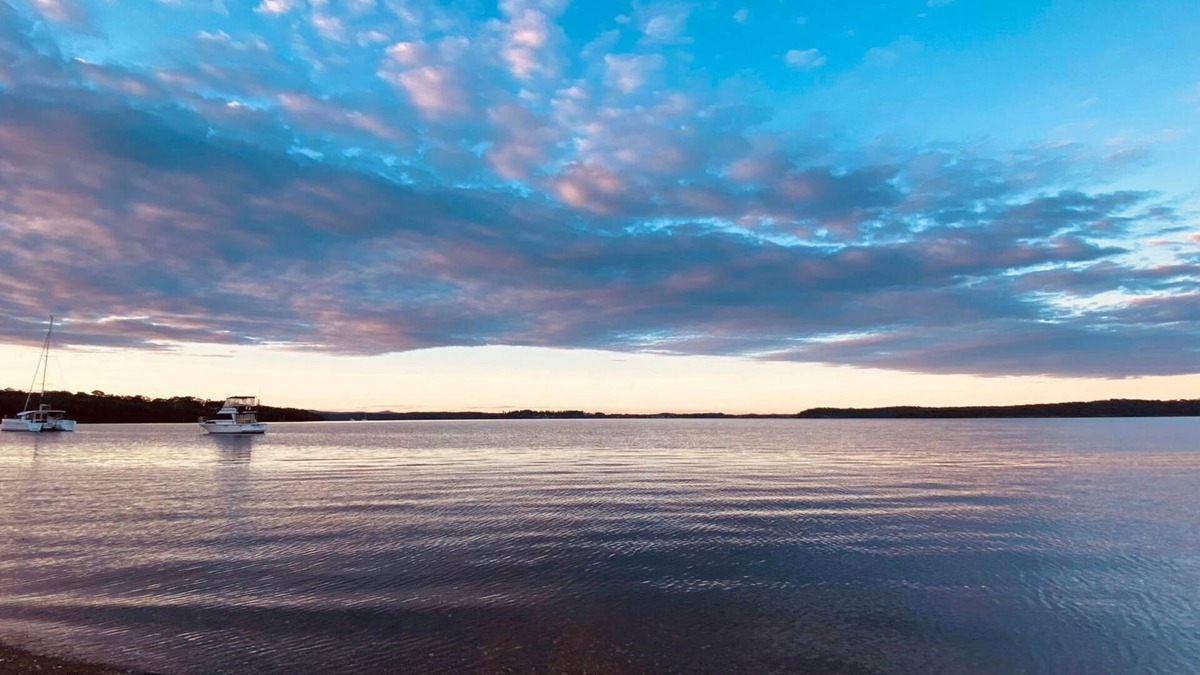 Sunshine House | New Property Seabreeze Bungalow - Lakeview Sunset Delight at Sunshine on Lake Macquarie